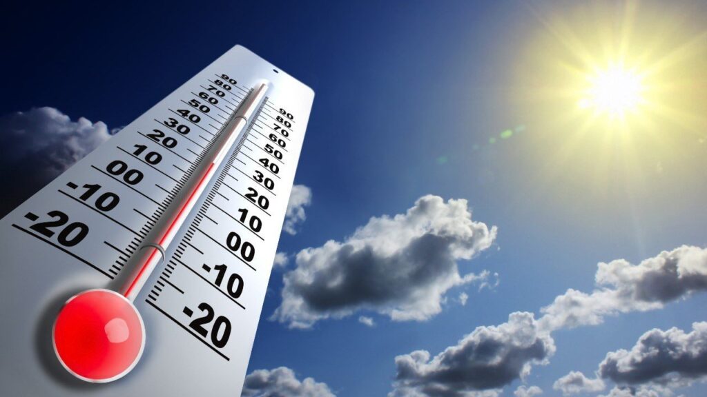 حالة الطقس اليوم: أجواء دافئة نهاراً وأمطار خفيفة على السواحل والقاهرة
