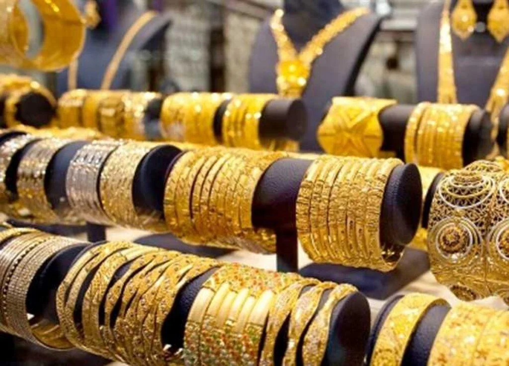 انخفاض جديد في أسعار الذهب: عيار 24 يكسر حاجز الـ 7600 جنيهاً وسط ترقب عالمي.